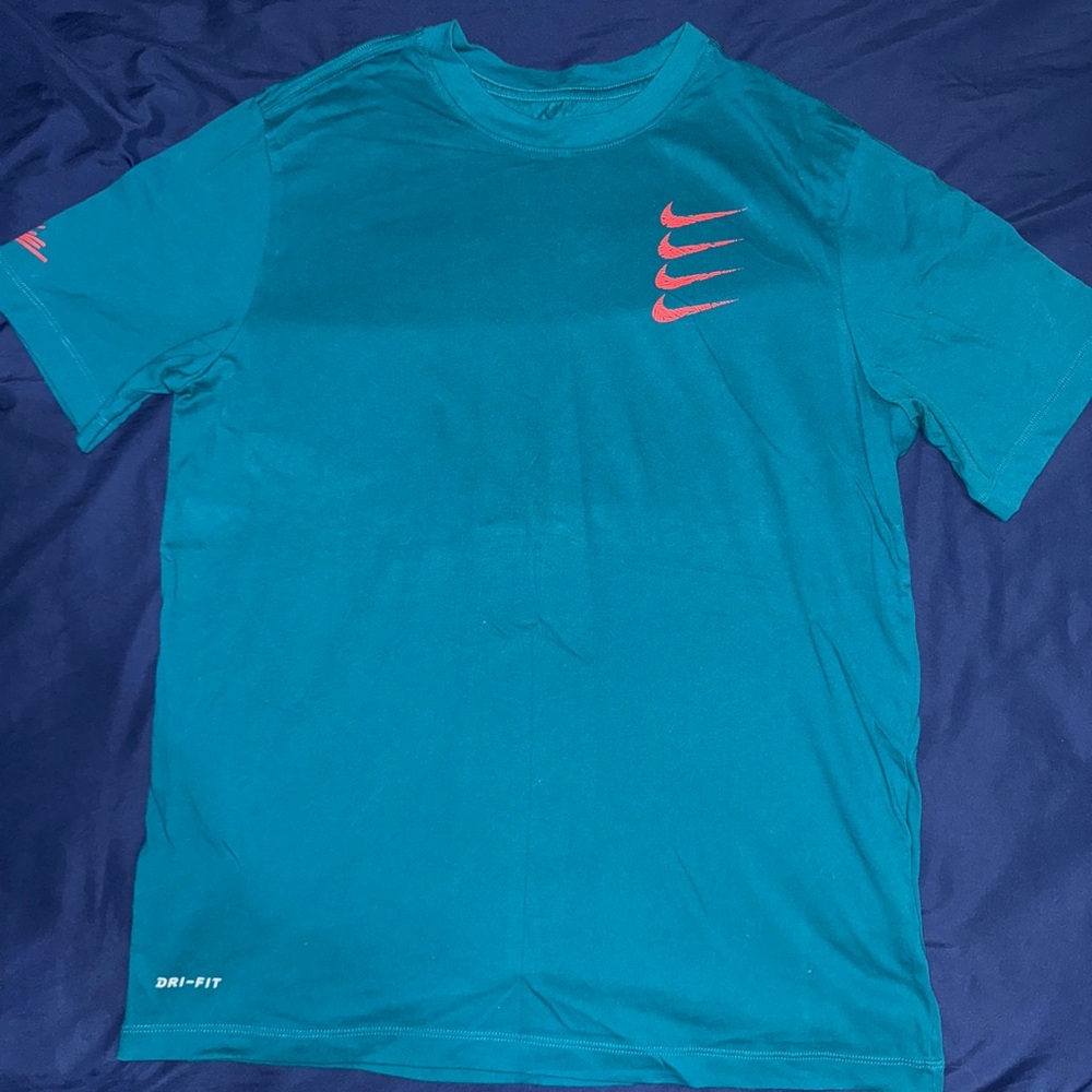 Men’s Nike tee